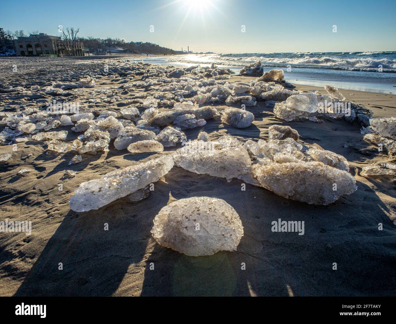 Eis am Strand des Indiana Dunes State Park am Lake Michigan, Chesterton, Indiana Stockfoto