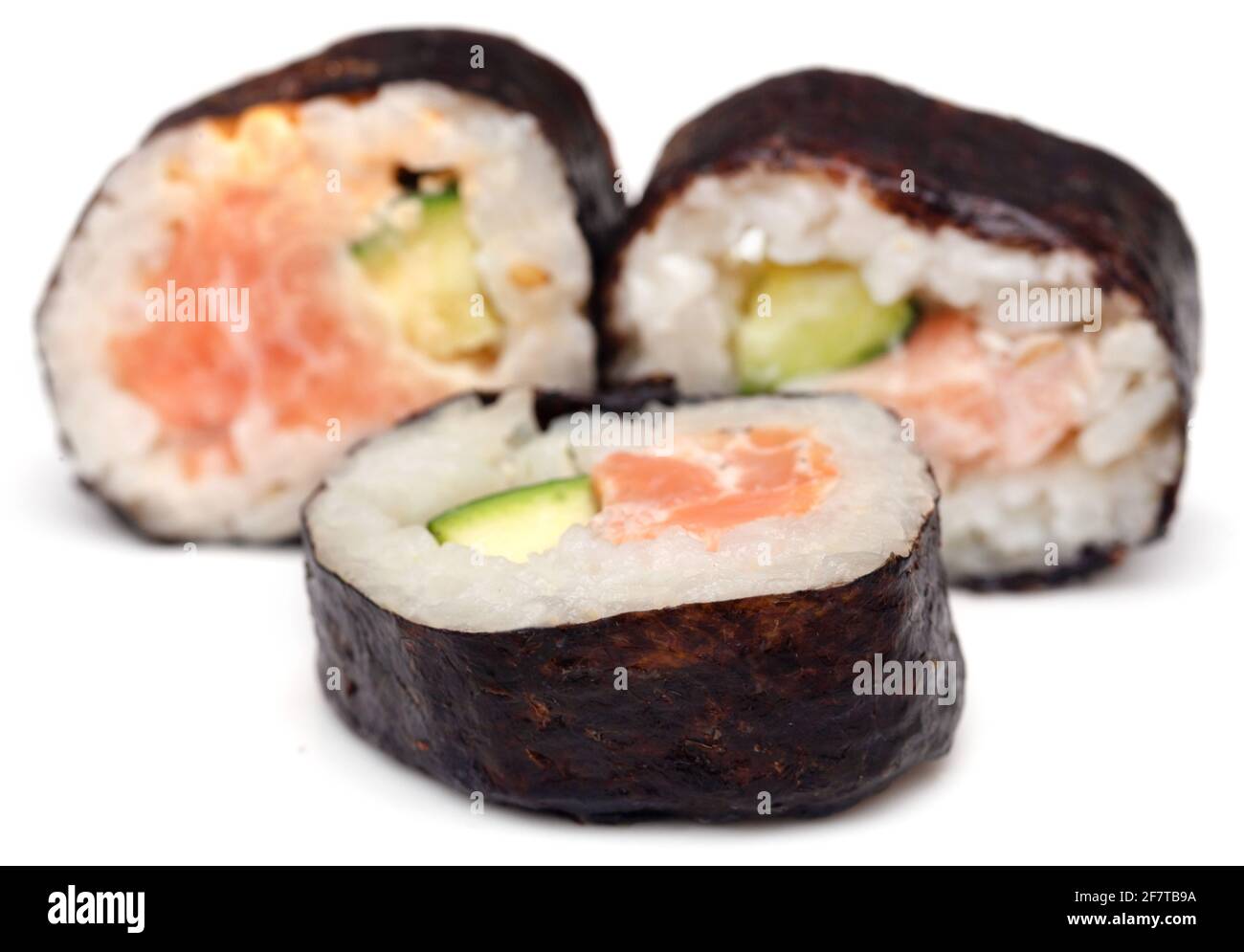 Sushi Maki auf weißem Hintergrund Stockfoto