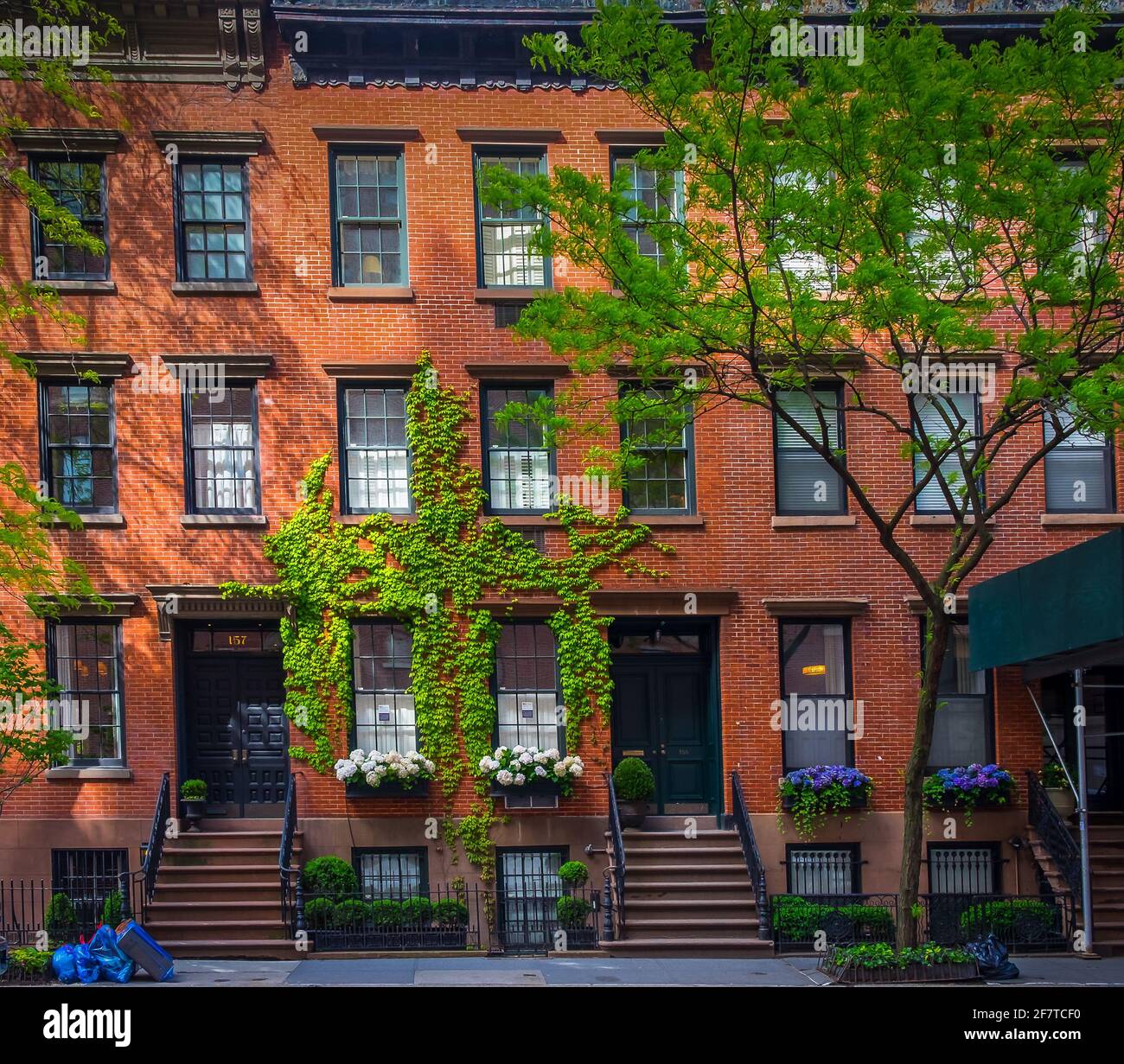 New York City, USA, Mai 2019, Blick auf ein rotes Backsteingebäude im Stadtteil Chelsea Stockfoto