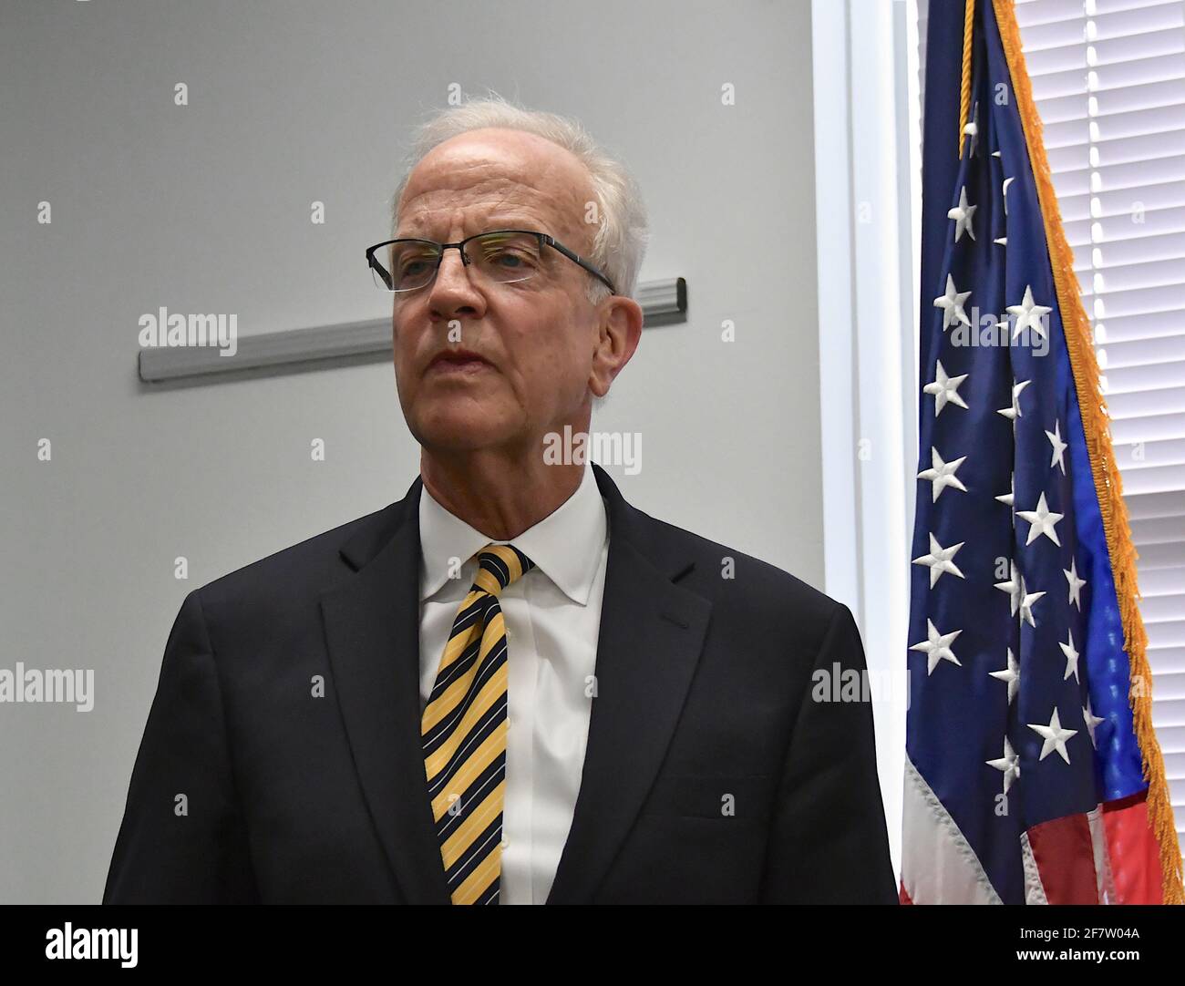 Emporia, KS, USA. April 2021. DER US-Senator Jerry Moran (R-KS) hält eine Pressekonferenz ab, nachdem er die neu installierten Einrichtungen des Newman Regional Hospital bereist hatte, um den Veteranen vor Ort eine bessere Behandlung zu bieten, und zwar am 9. April 2021. Kredit: Mark Reinstein/Media Punch/Alamy Live Nachrichten Stockfoto