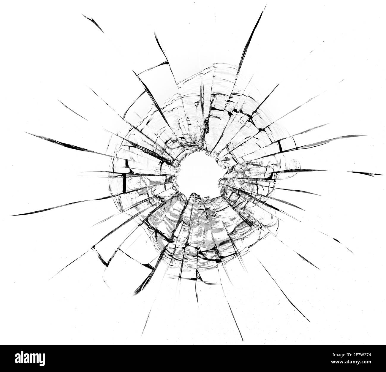 Einschussloch im Glas. Isoliert auf weißem Hintergrund. Stockfoto