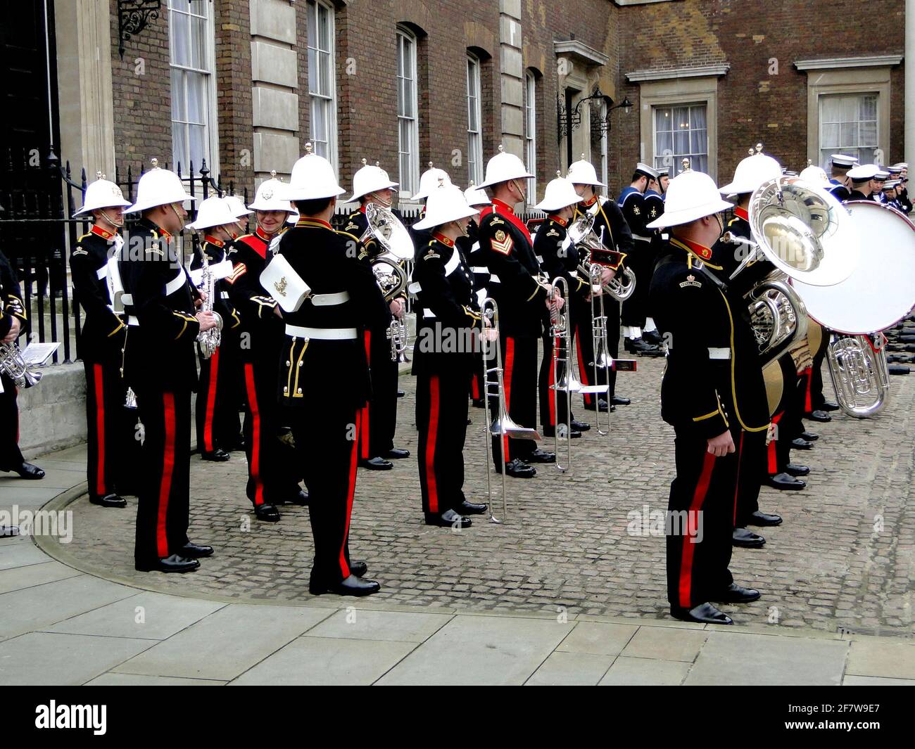 Die Königin übergab dem Herzog von Edinburgh formell den Titel und das Amt des Lord High Admiral der Marine in Whitehall, um seinen 90. Jahrestag zu begehen. London, Großbritannien Stockfoto