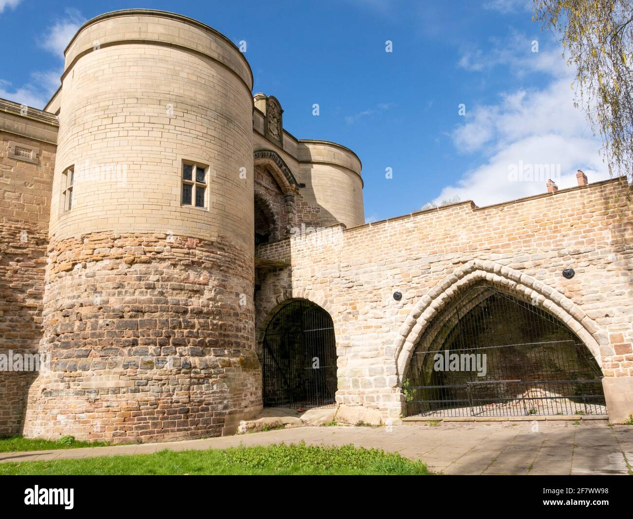 Nottingham Castle Außentor Haus, Brücke und Untergehungsmauern Nottingham Nottinghamshire east midlands England GB Europa Stockfoto
