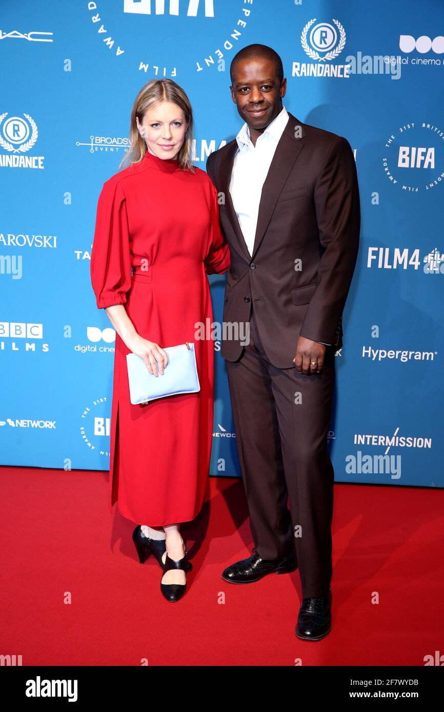 LONDON, GROSSBRITANNIEN - 02. Dezember 2018: Adrian Lester und Kelly Adams nehmen am 2. Dezember an den 21. British Independent Film Awards in Old Billingsgate Teil Stockfoto