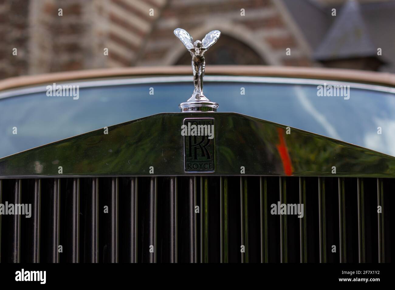 Vorderseite des Rolls Royce Silver Shadow 2 mit 'Spirit Von Ecstasy' Haubenornament Skulptur Stockfoto