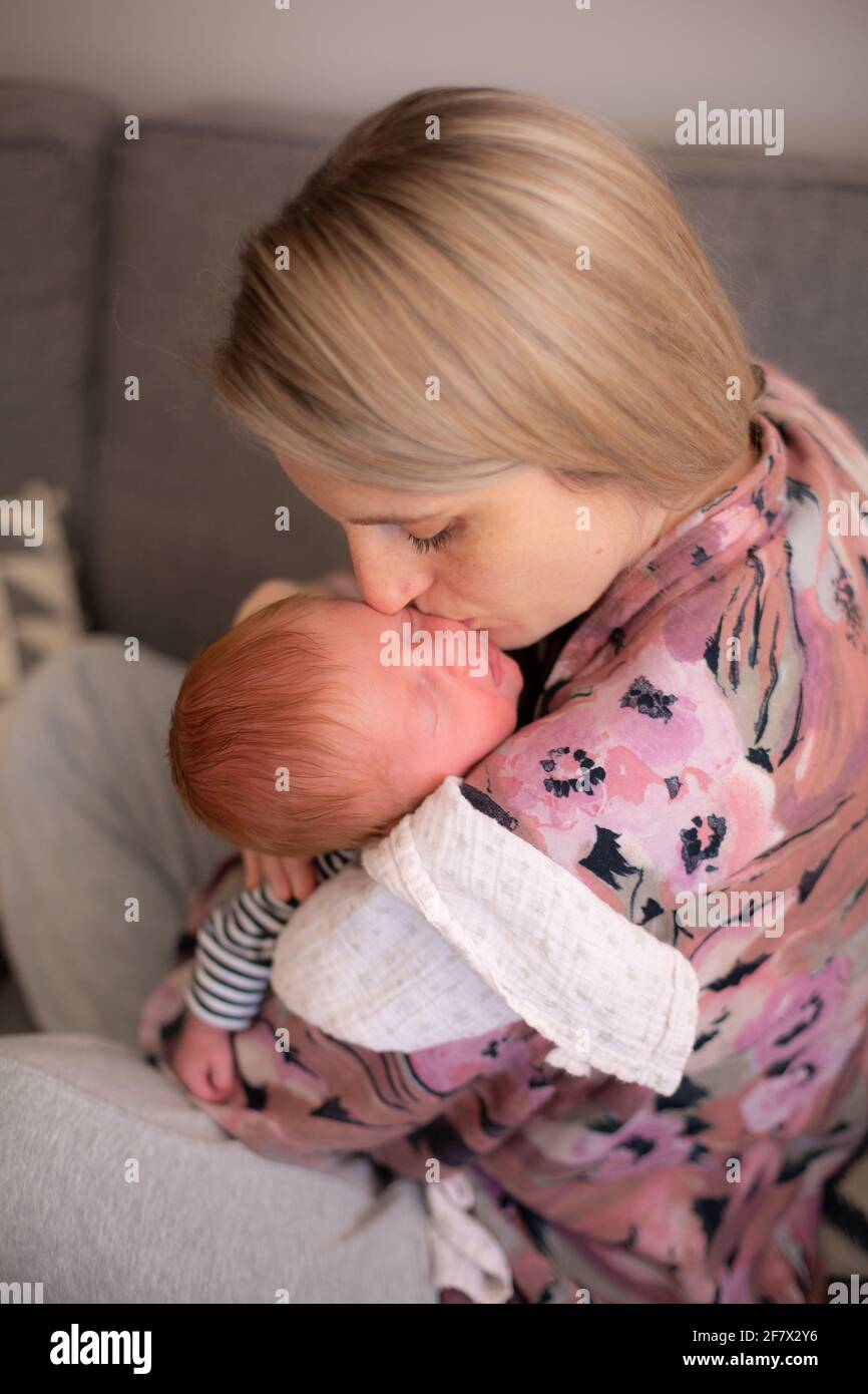 Mutter und neugeborenes Kind Stockfoto