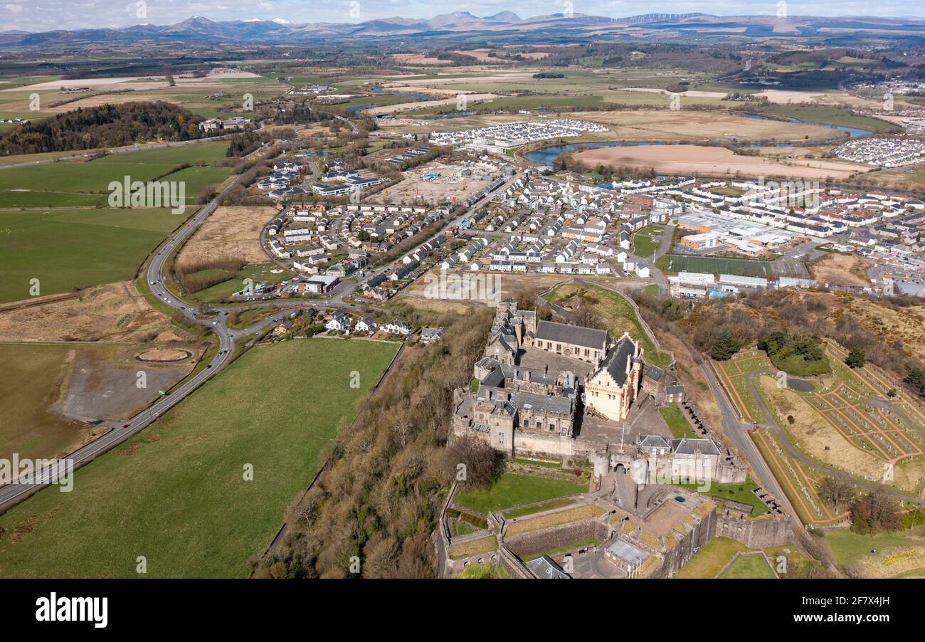 Luftaufnahme von der Drohne von Stirling Castle (während der Covid-19-Sperre geschlossen) in Stirling, Schottland, Großbritannien Stockfoto
