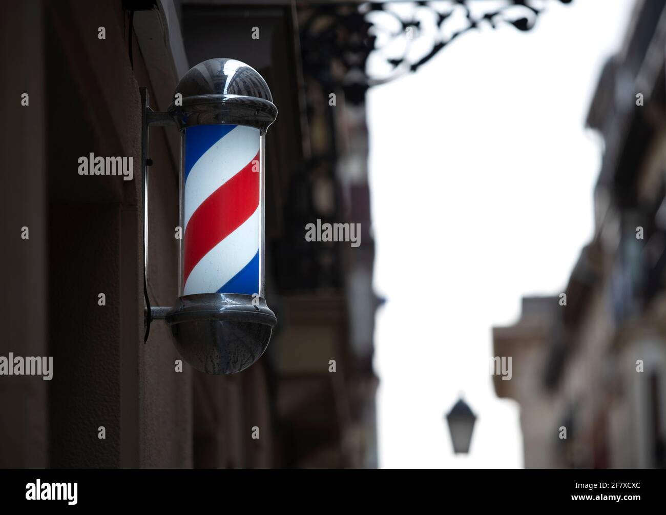 Schild für den Friseur auf der Straße Stockfoto