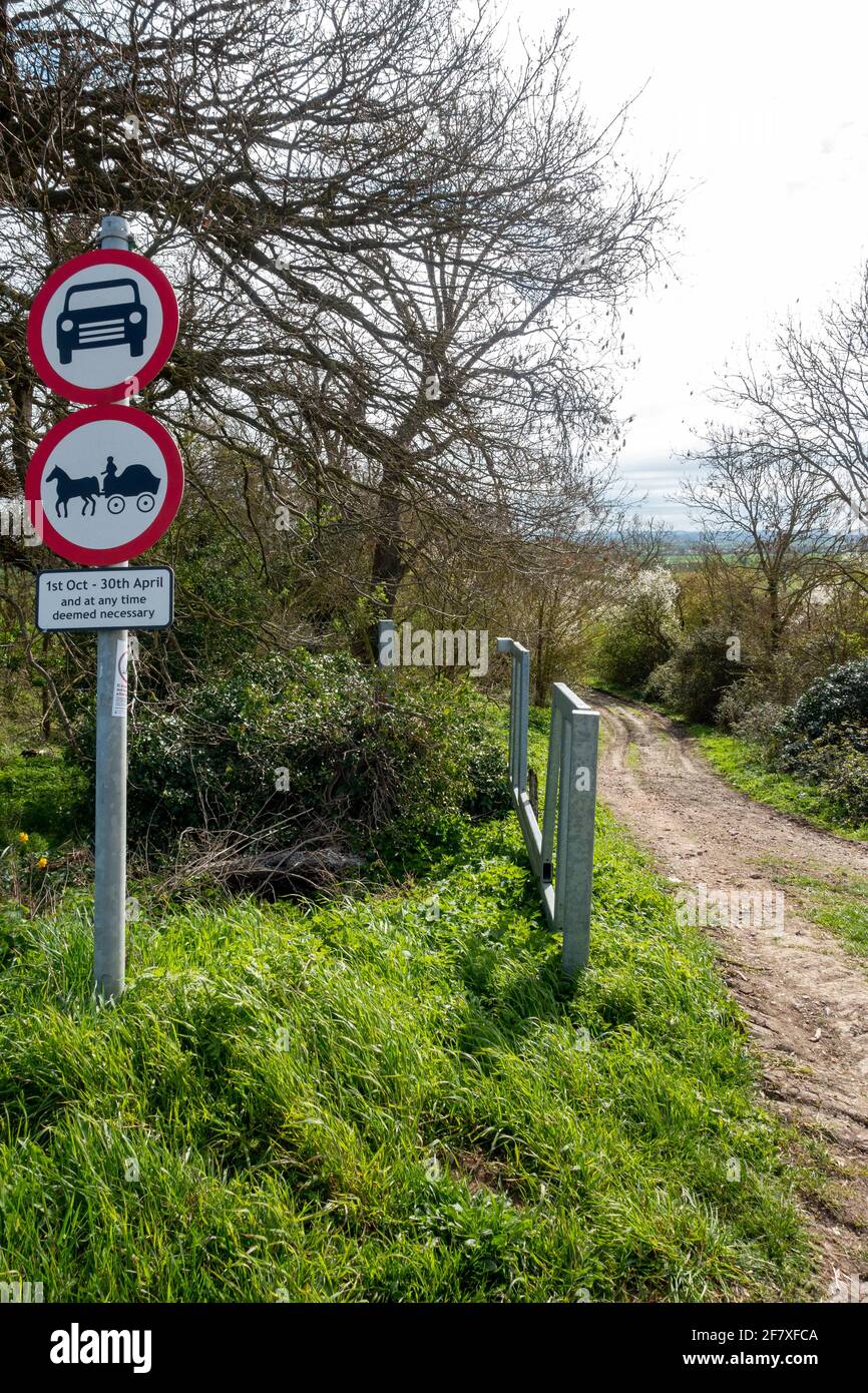 Ashwell Lane, Byway, offen für den gesamten Verkehr (BOOT) Nr. 9 Edworth und BOOT Nr. 18 Dunton. Schilder mit Einschränkungen für Kraftfahrzeuge und Pferdegezogene Stockfoto