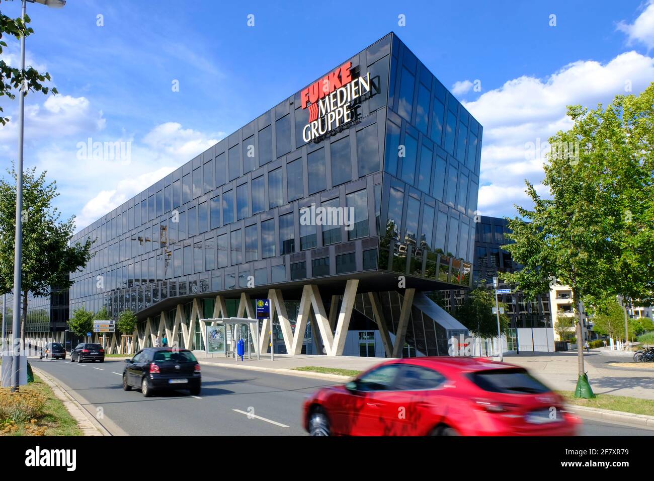 DEU, Deutschland, Nordrhein-Westfalen, Ruhrgebiet, Essen, 14.08.2019: Das neue Hauptquartier der Funke Mediengruppe in Essen an einem Donnerstagnachmi Stockfoto