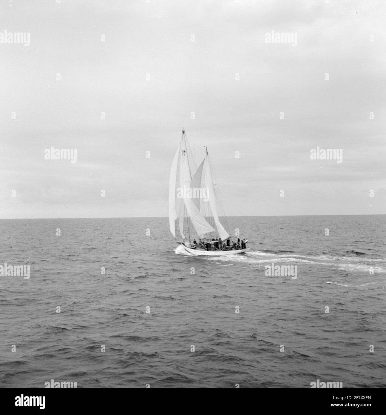 Das Segelschulschiff für anstehende Marineoffiziere am Royal Institute for the Marine (KIM): Hr. Urania (Y 8050) (H 31) (1938-2004). Ein ausführlicher Reisebericht kann auf Seite 52 in der Jaarboek Koninklijke Marine 1964 unter der Überschrift praktische Zeit gelesen werden. Stockfoto