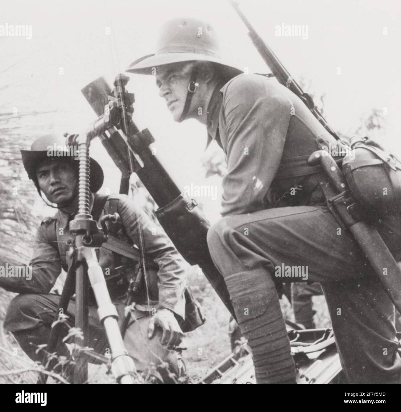 Übungen mit einem Mörser von 81 mm. Stockfoto