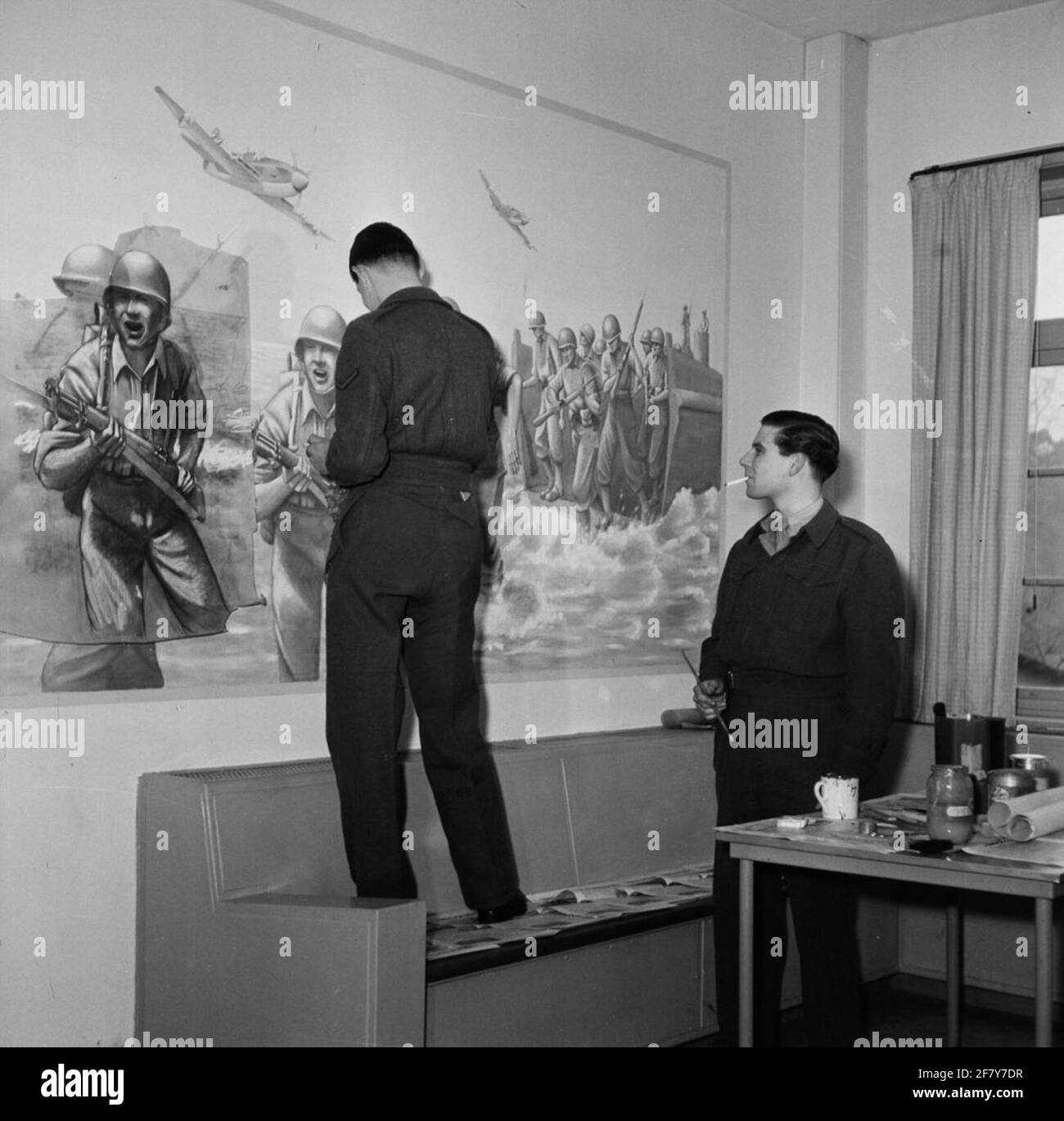 Wandgemälde im Marines Training Camp 'Desert Garden'. Landung der Marine Brigade in den Niederländischen Ostindien unter der Luftabdeckung von Fairey Firefly Flies. Stockfoto