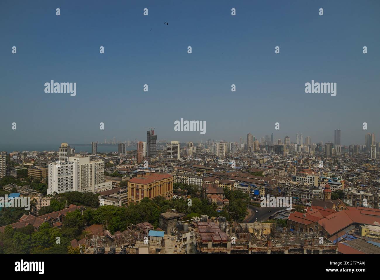 Blick vom Himmel auf Colaba Mumbai Stadt während der Sperre. Leere Straßen und Straßen, während Mumbai unter Covid 19 pandem Mumbai - India 04 10 2021 gesperrt war Stockfoto