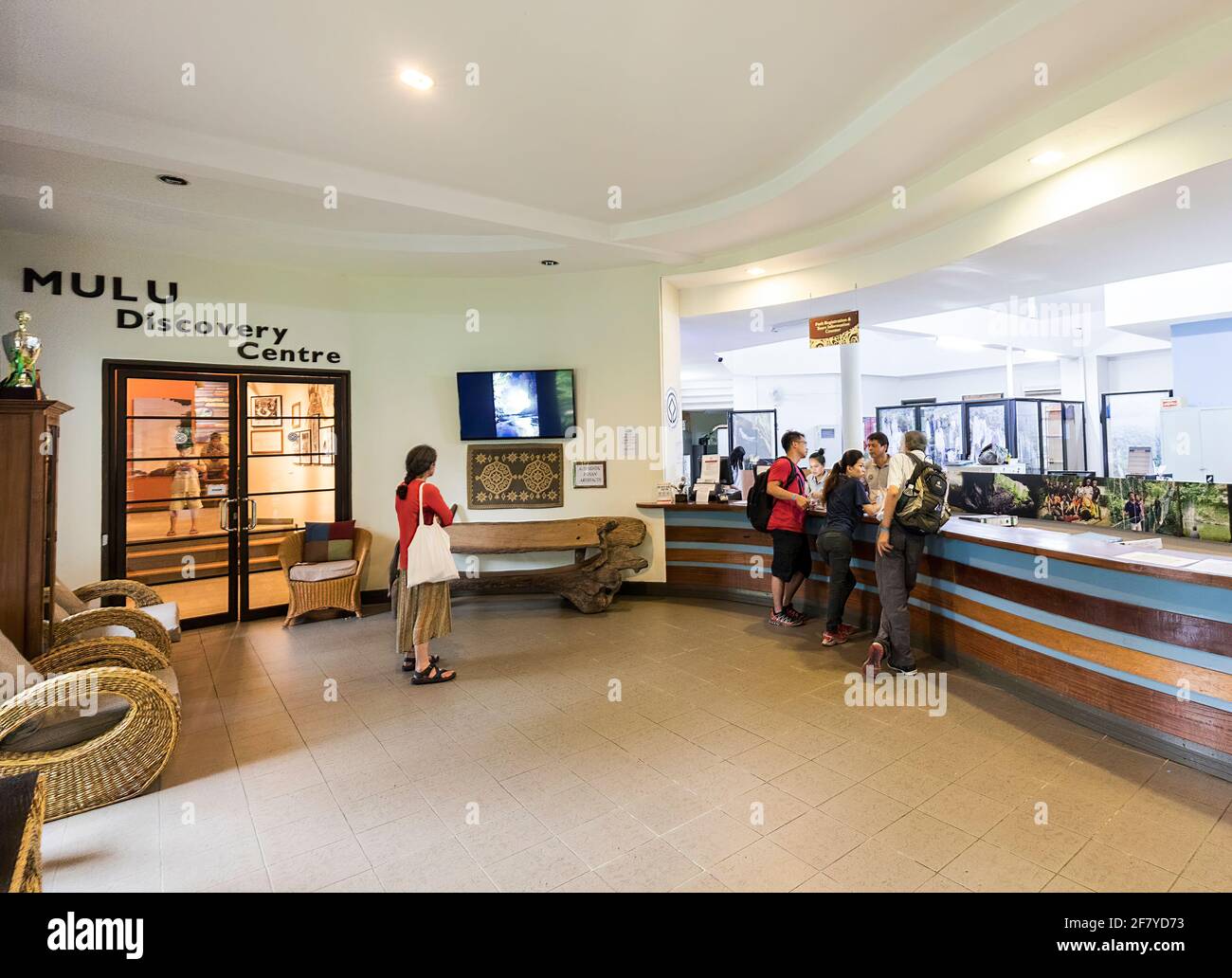 Check-in-Schalter und Eingang zum Discovery Center, Gunung Mulu Nationalpark, Malaysia Stockfoto