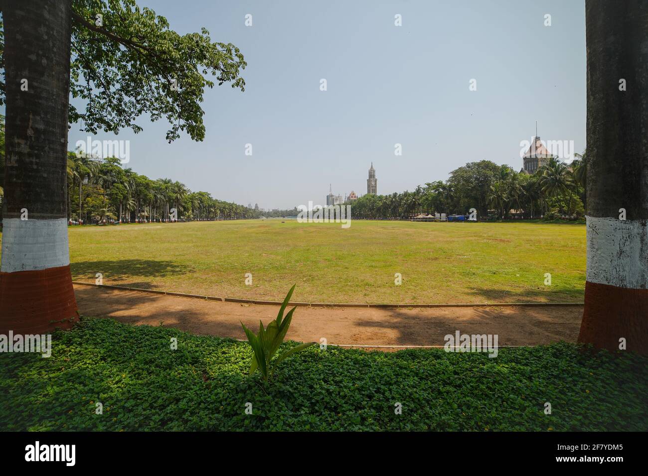 Ovaler Boden in Süd-Mumbai, Spielplatz wegen Coronavirus-Pandemie leer weite Langschuss Mumbai - Indien - 04 11 2021 Stockfoto