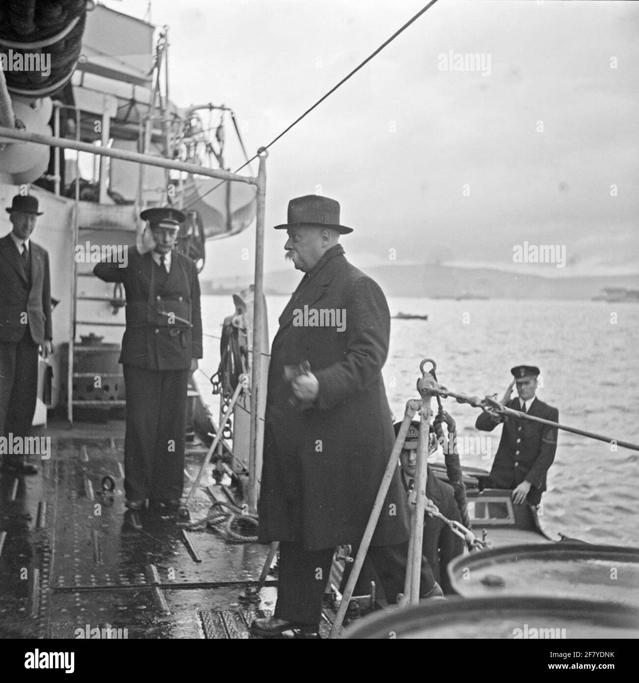 Premierminister Prof. P.S. Gerbrandy (1885-1961) in der Vorlage des U-Bootes harr.ms. Johan Maurits van Nassau (1943-1958) im Jahr 1943 Stockfoto