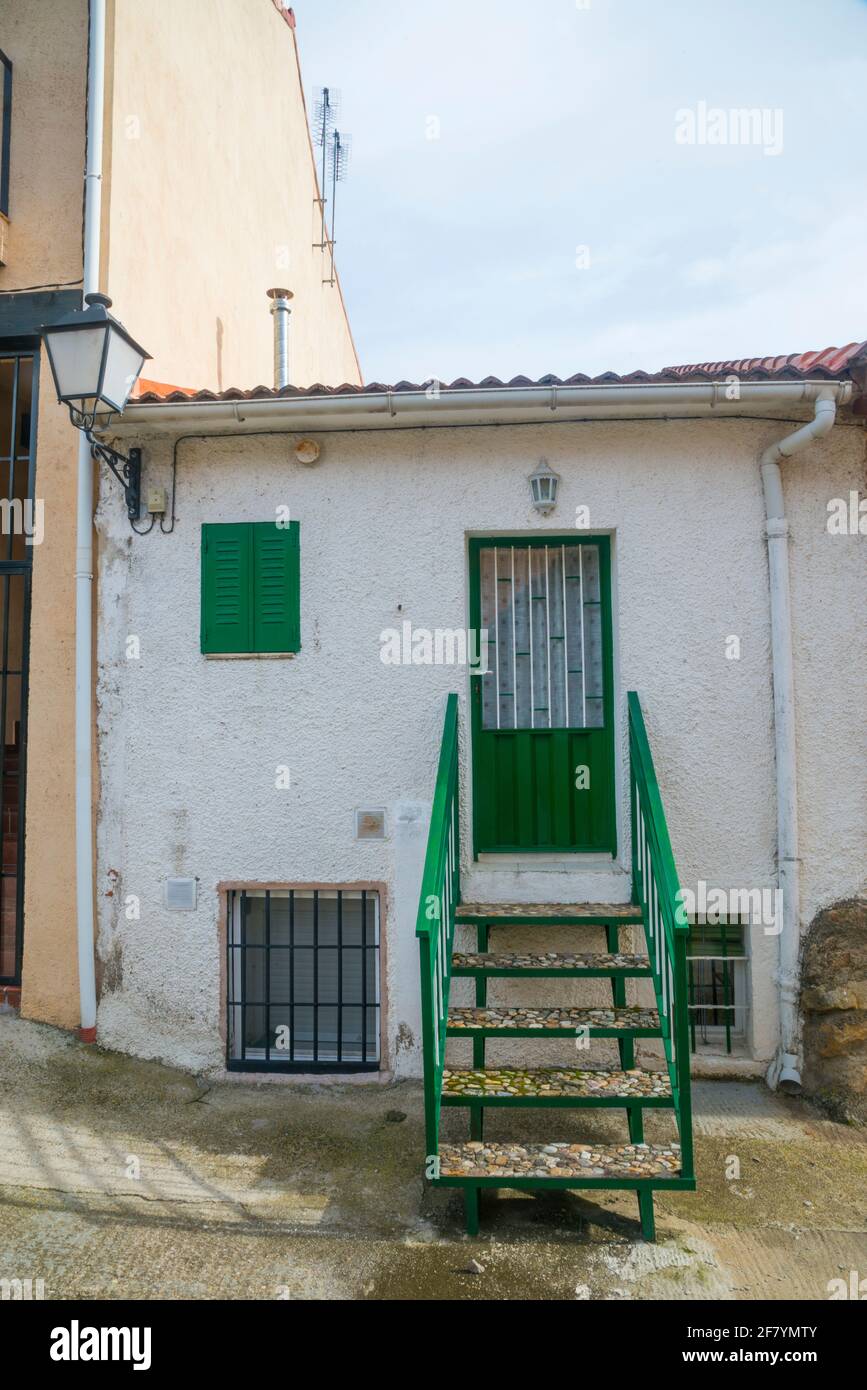 Fassade des rustikalen Hauses. Lozoya, Provinz Madrid, Spanien. Stockfoto