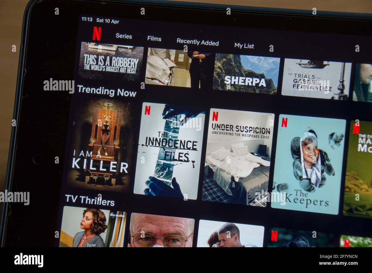 Empfehlungen für Netflix-Videoserien auf einem iPad Stockfoto