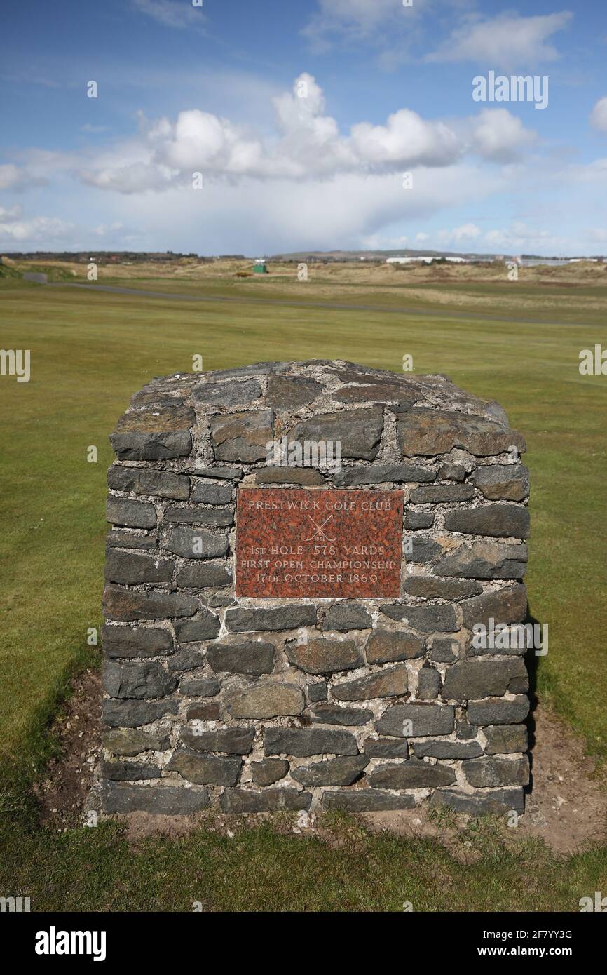 Schottland, Ayrshire, Prestwick, 09. April 2021 . Prestwick Old Course, auf dem die erste Open Golf Championship am 17. Oktober 1860 STATTFAND, EIN Steinkochplatz Stockfoto