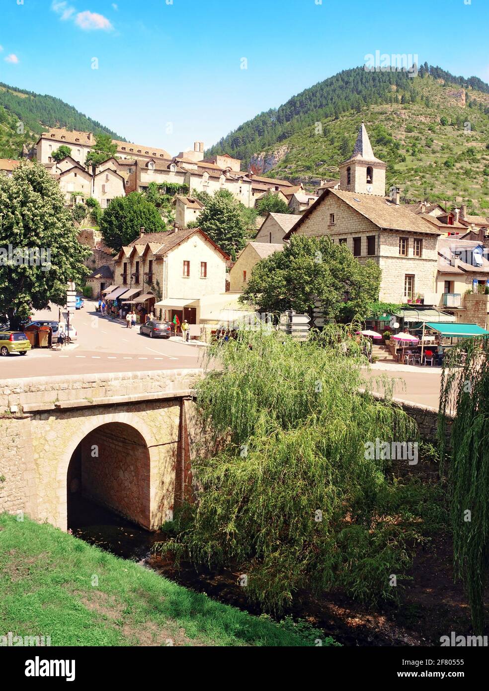 Die Brücke von Sainte-Enimie in den causses in Oczitanie, Frankreich. Stockfoto