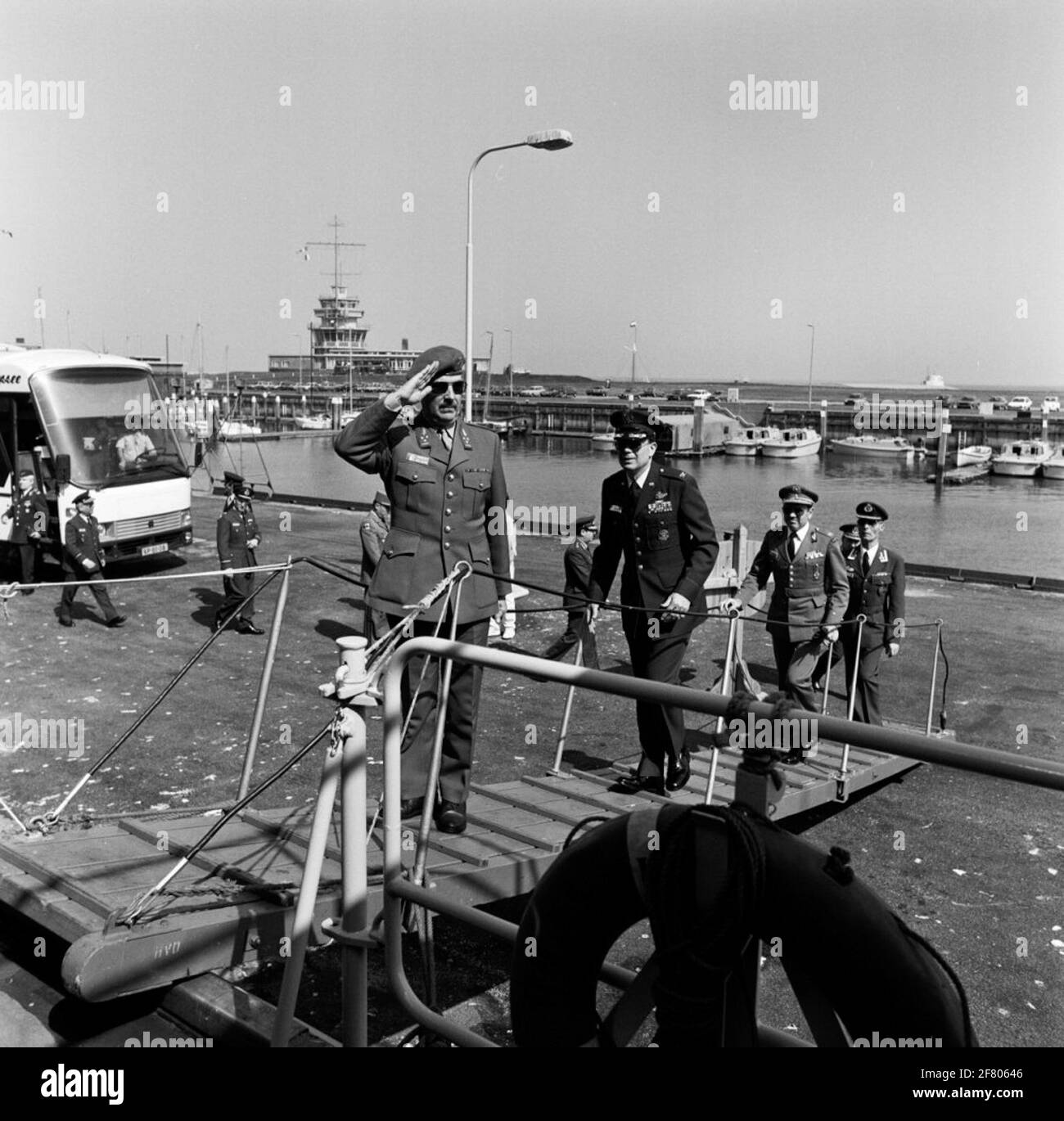 Arbeitsbesuch eines vierzehn Repräsentanten (Shape) Supreme Headquarters Allied Powers Europe, aus Belgien, in Den Helder. A / B der Personalabteilung Frau Bloys aus Treslong und HR.Ms. Haarlem Stockfoto