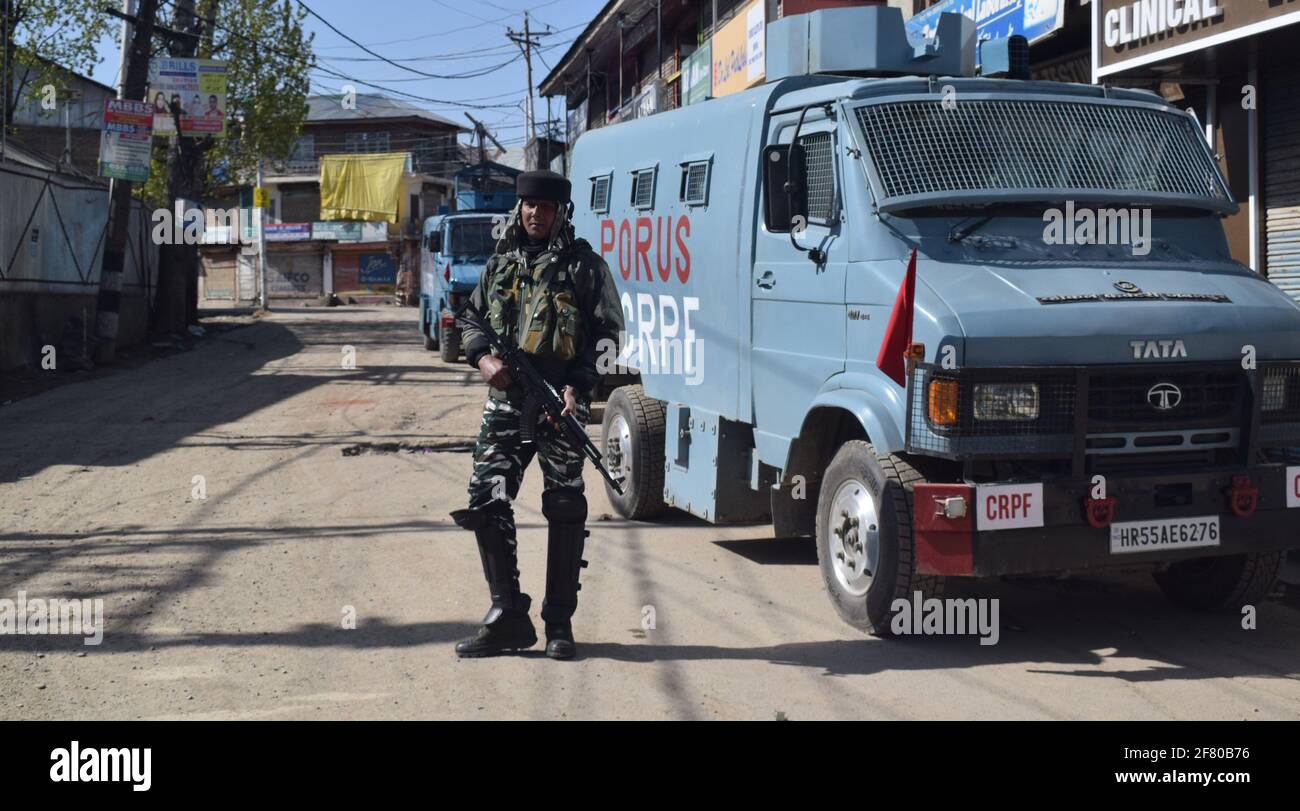 Sieben Militante wurden getötet, drei Zivilisten und vier von den Streitkräften wurden bei zwei separaten Schießereien in Süd-Kaschmir verletzt, die in diesem Jahr die höchste Anzahl von Verletzten an einem einzigen Tag in der Region berichteten. Kaschmir. Stockfoto