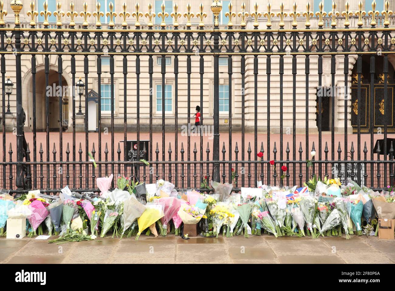 Prince Philip Tribute, Buckingham Palace, London, Großbritannien, 10. April 2021 Stockfoto