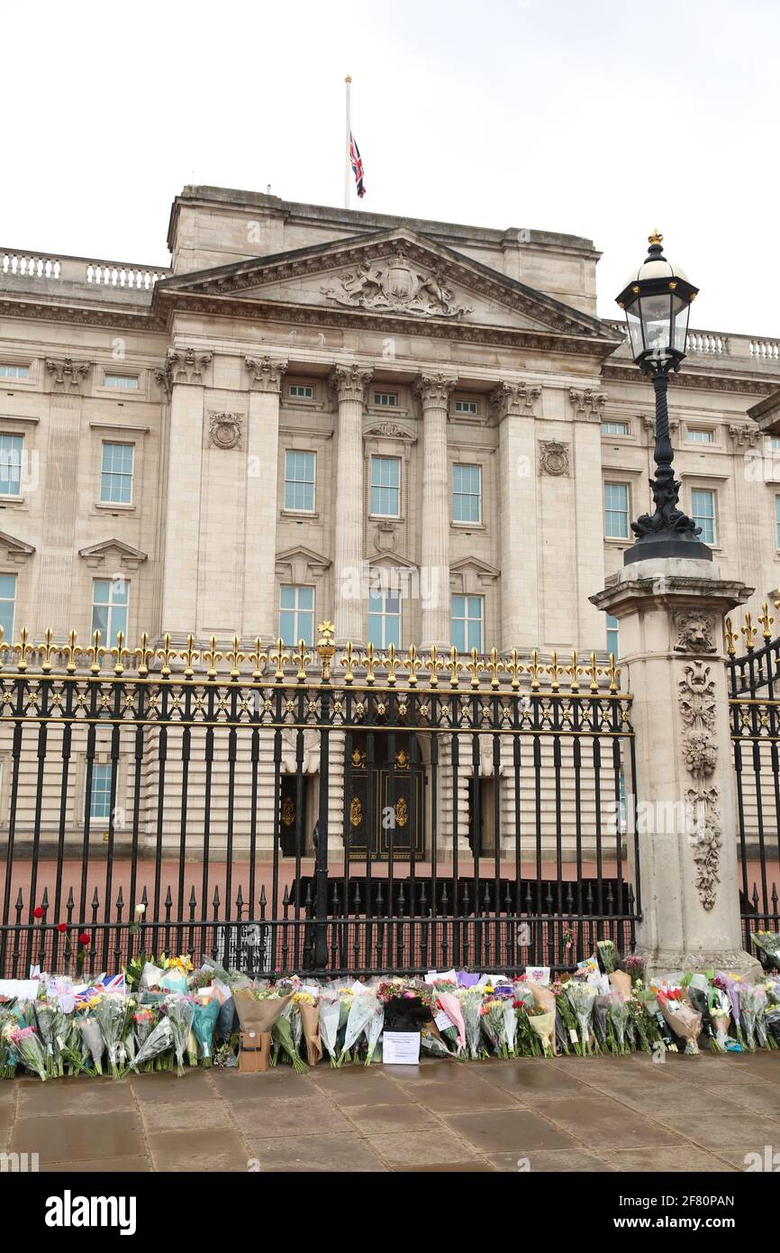 Prince Philip Tribute, Buckingham Palace, London, Großbritannien, 10. April 2021 Stockfoto