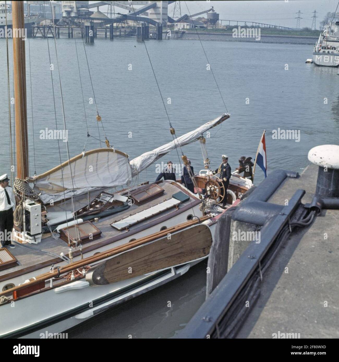 Die königliche Jagd 'De Groene Draeck' (ein Lemsteraak) mit dem fürstlichen Paar HKH Prinzessin Beatrix (1938-) und ZKH Prinz Claus (1926-2002) an Bord. Stockfoto