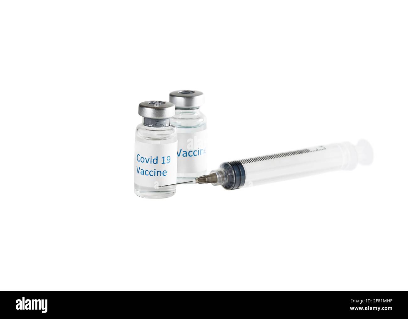 Covid-19 Impfstoffflaschen mit auf Weiß isolierter, hypodermischer Nadel Stockfoto