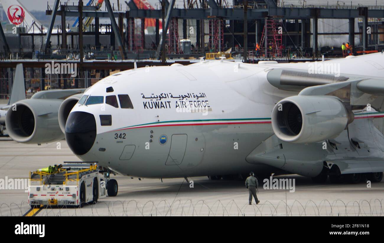 Kuwait Air Force Boeing C-17 Globemaster wird nach einem Besuch des Chicago O'Hare International Airport zum Start vorbereitet. Stockfoto