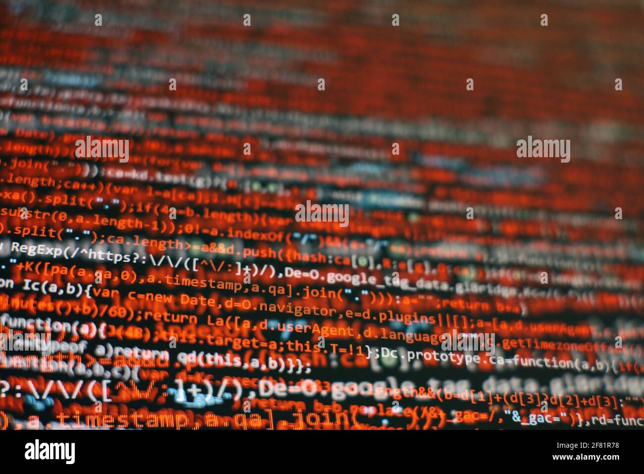 Softwareentwicklung. Informatik-Unterricht. Mobile App-Erstellung. Mitarbeiter arbeiten im modernen Büro zusammen. Stockfoto