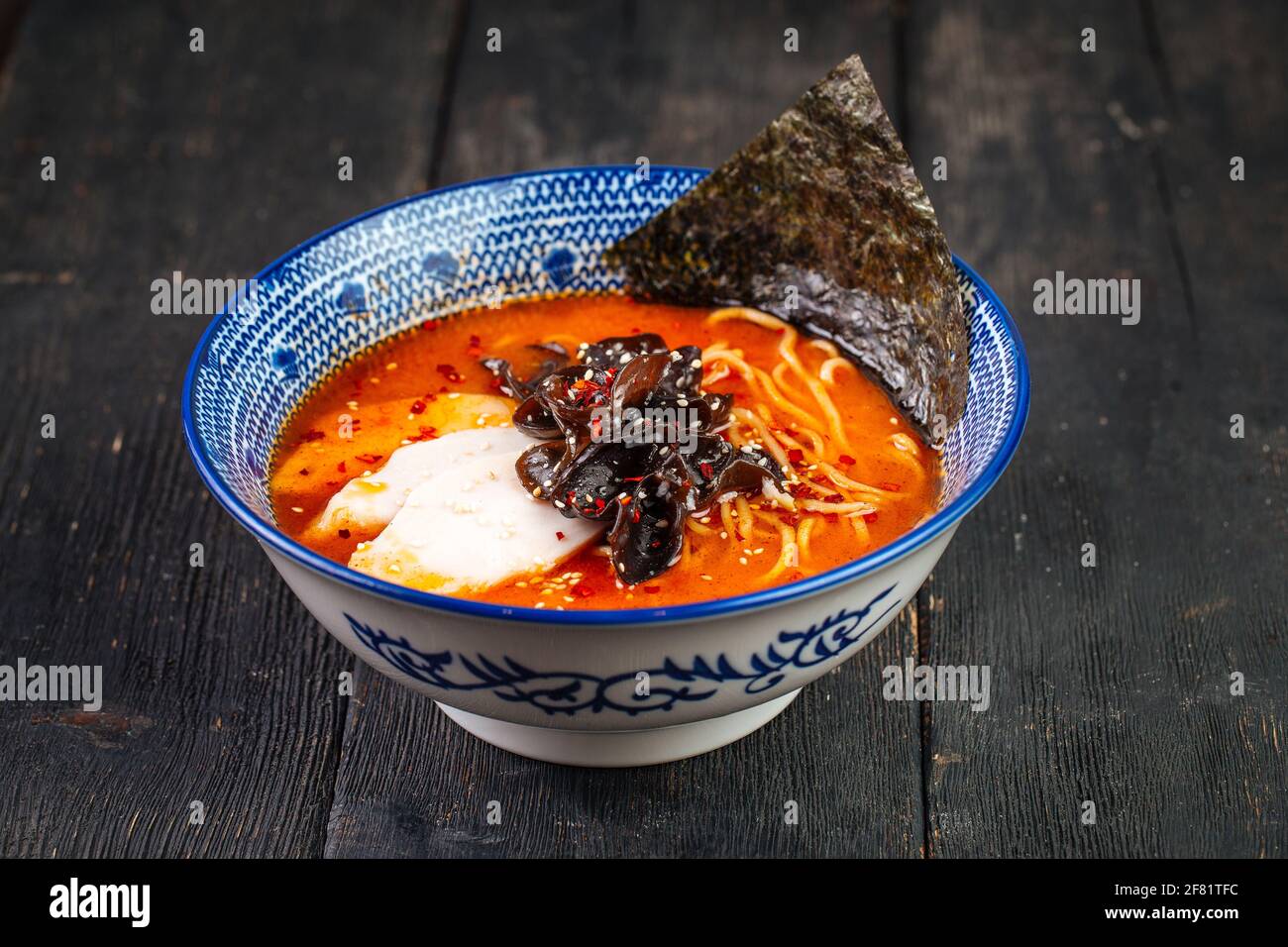 Japanische würzige Chili Miso Ramen Nudelsuppe Schüssel Stockfoto