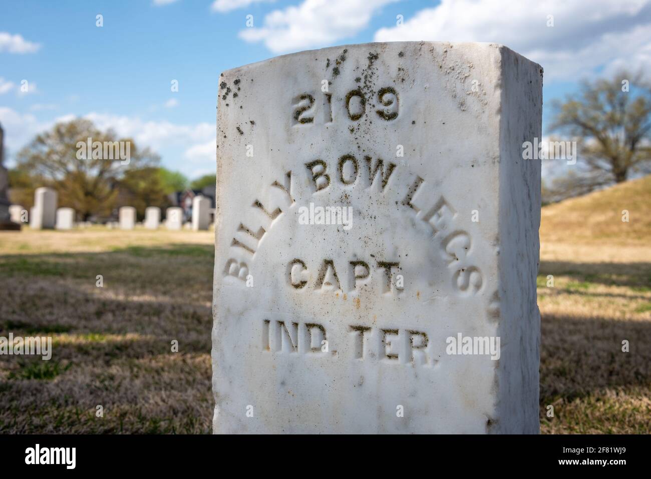 Grabstein von Billy Bowlegs (Sonuk Micco), einem Kapitän der Seminole Union Army im Bürgerkrieg, auf dem Fort Gibson National Cemetery in Oklahoma. (USA) Stockfoto