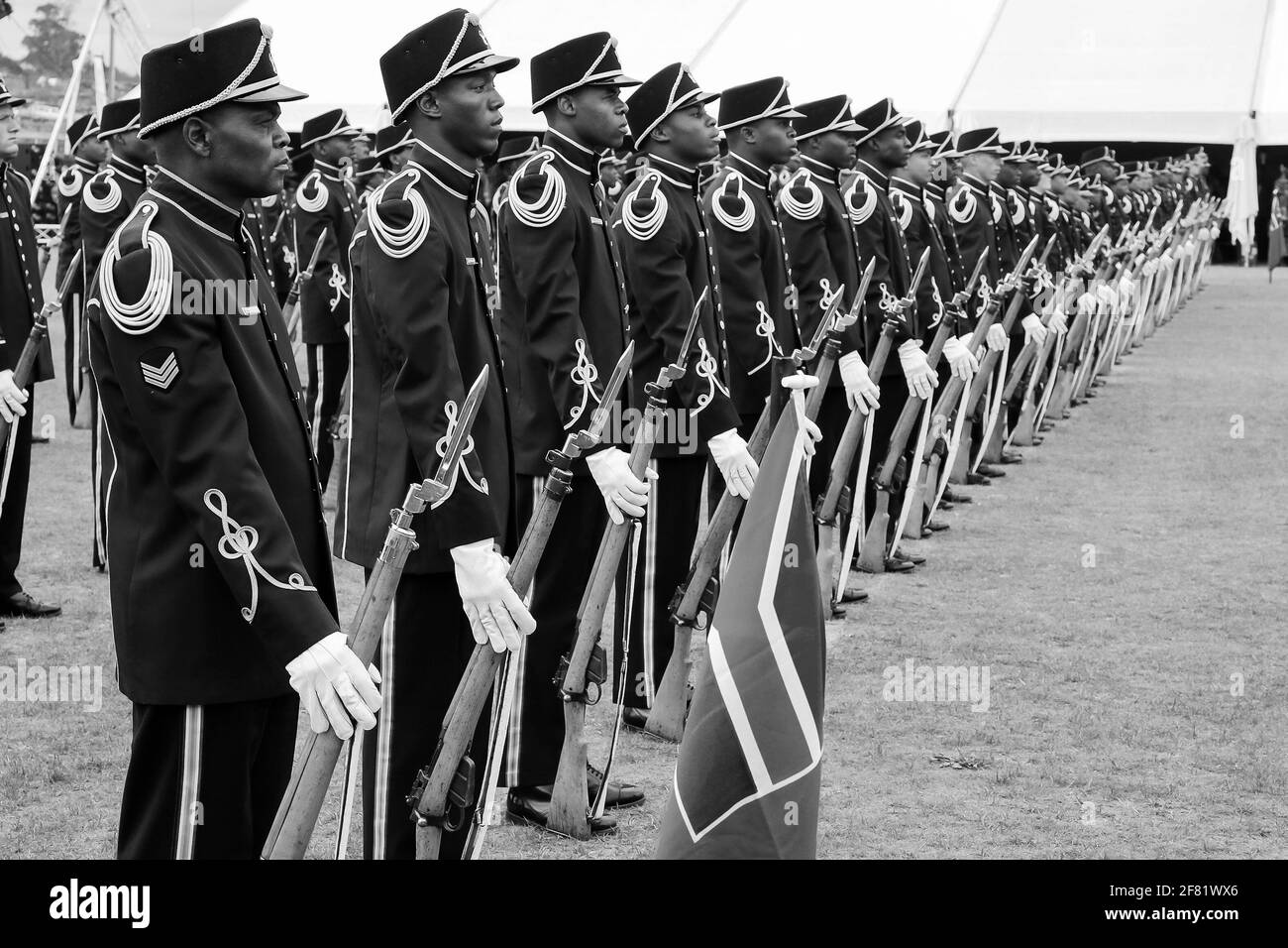 JOHANNESBURG, SÜDAFRIKA - 13. März 2021: Ermelo, Südafrika - 24 2011. September: Südafrikanische Soldaten der Verteidigungskräfte auf Parade Stockfoto
