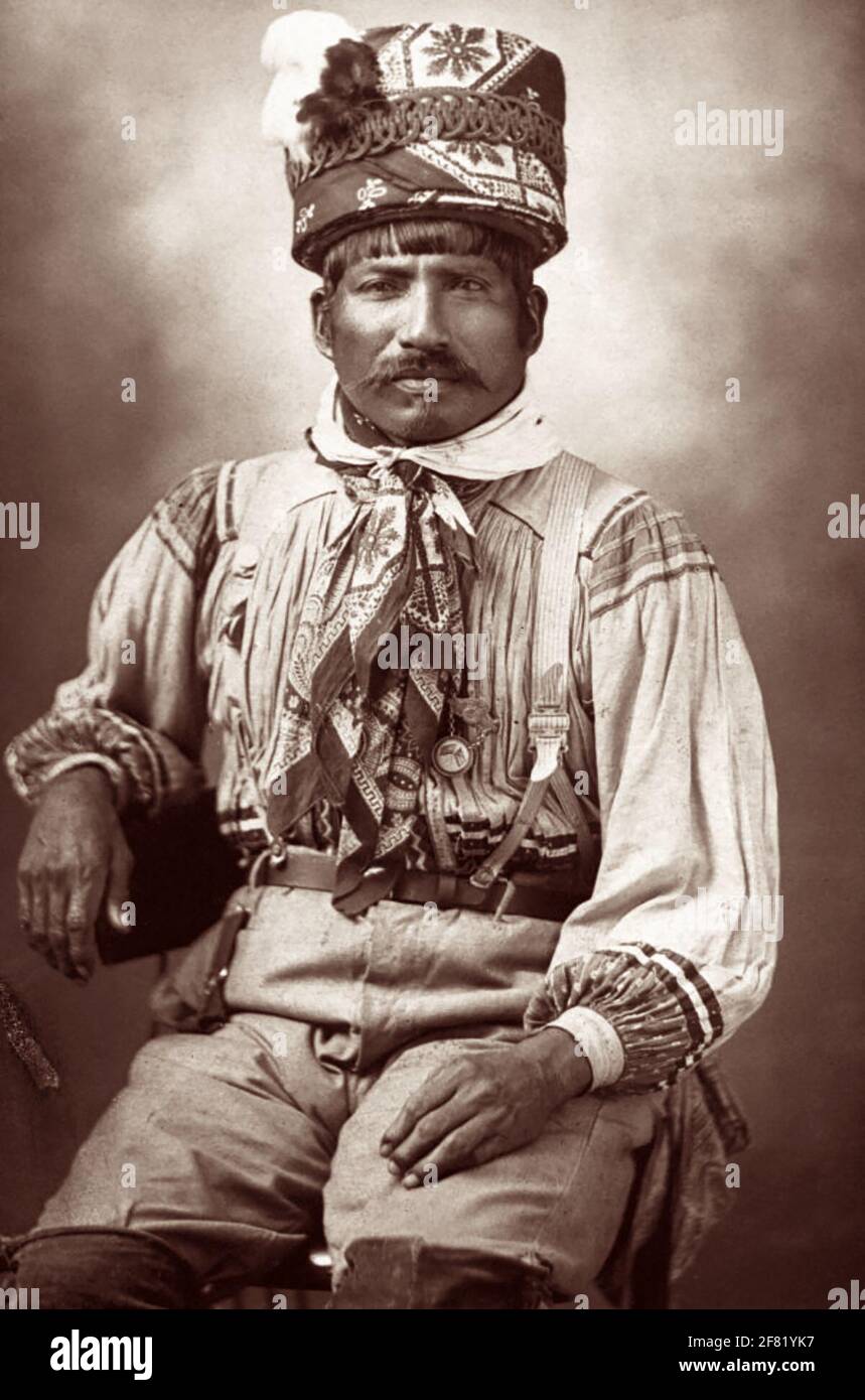 Billy Bowlegs III, alias Billy Fewell oder Cofehapkee (1862–1965), Seminole Elder (ebenfalls afroamerikanischer Abstammung) und Stammeshistoriker, in einem Porträt von 1911. Bowlegs war der Enkel von Osceola und war Mitglied des Schlangenclans. Stockfoto