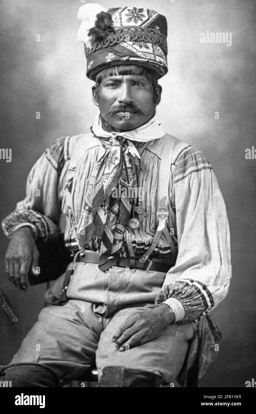 Billy Bowlegs III, alias Billy Fewell oder Cofehapkee (1862–1965), Seminole Elder (ebenfalls afroamerikanischer Abstammung) und Stammeshistoriker, in einem Porträt von 1911. Bowlegs war der Enkel von Osceola und war Mitglied des Schlangenclans. Stockfoto