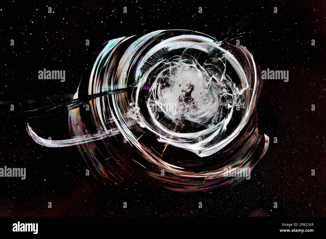 Zerschlagenes Glas Stockfotos Und Bilder Kaufen Alamy