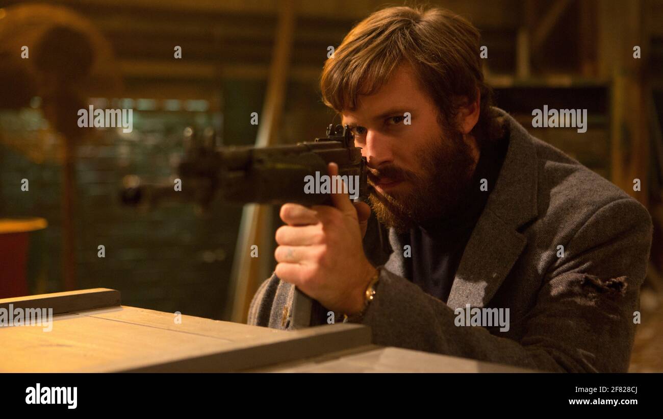 ARMIE HÄMMERT in FREE FIRE (2016), Regie: BEN WHEATLEY. Kredit: FILM4/PROTAGONIST BILDER/ROOK FILME / Album Stockfoto