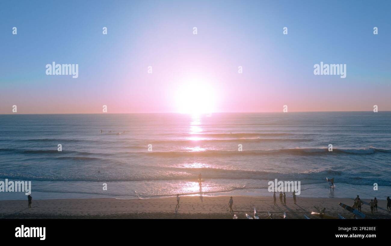Gold Coast Strand mit herrlichem Sonnenaufgang Stockfoto