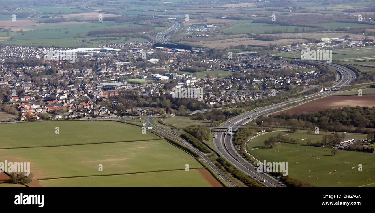 Luftaufnahme der Autobahn A1(M), während sie sich umdreht Wetherby Stadt in West Yorkshire Stockfoto