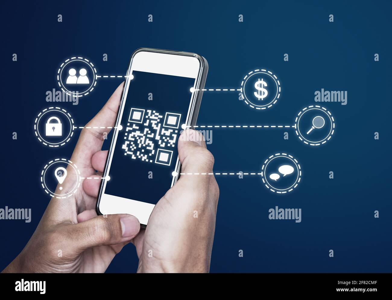QR-Code-Technologie. Scannen von Zahlungen und ID-Verifizierung per QR-Code auf dem mobilen Smartphone Stockfoto