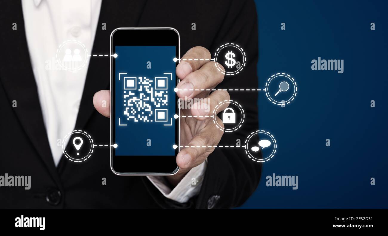 QR-Code-Technologie. Scannen von Zahlungen und ID-Verifizierung per QR-Code auf dem mobilen Smartphone Stockfoto