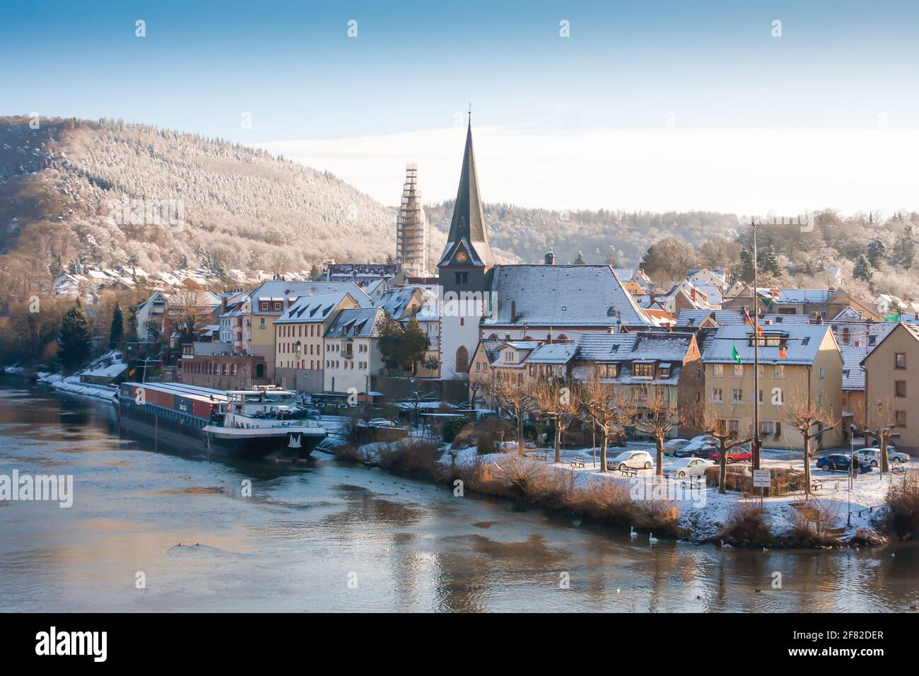 Winterstadtpanorama von Neckargemund, einer Kleinstadt in Süddeutschland bei Heidelberg Stockfoto