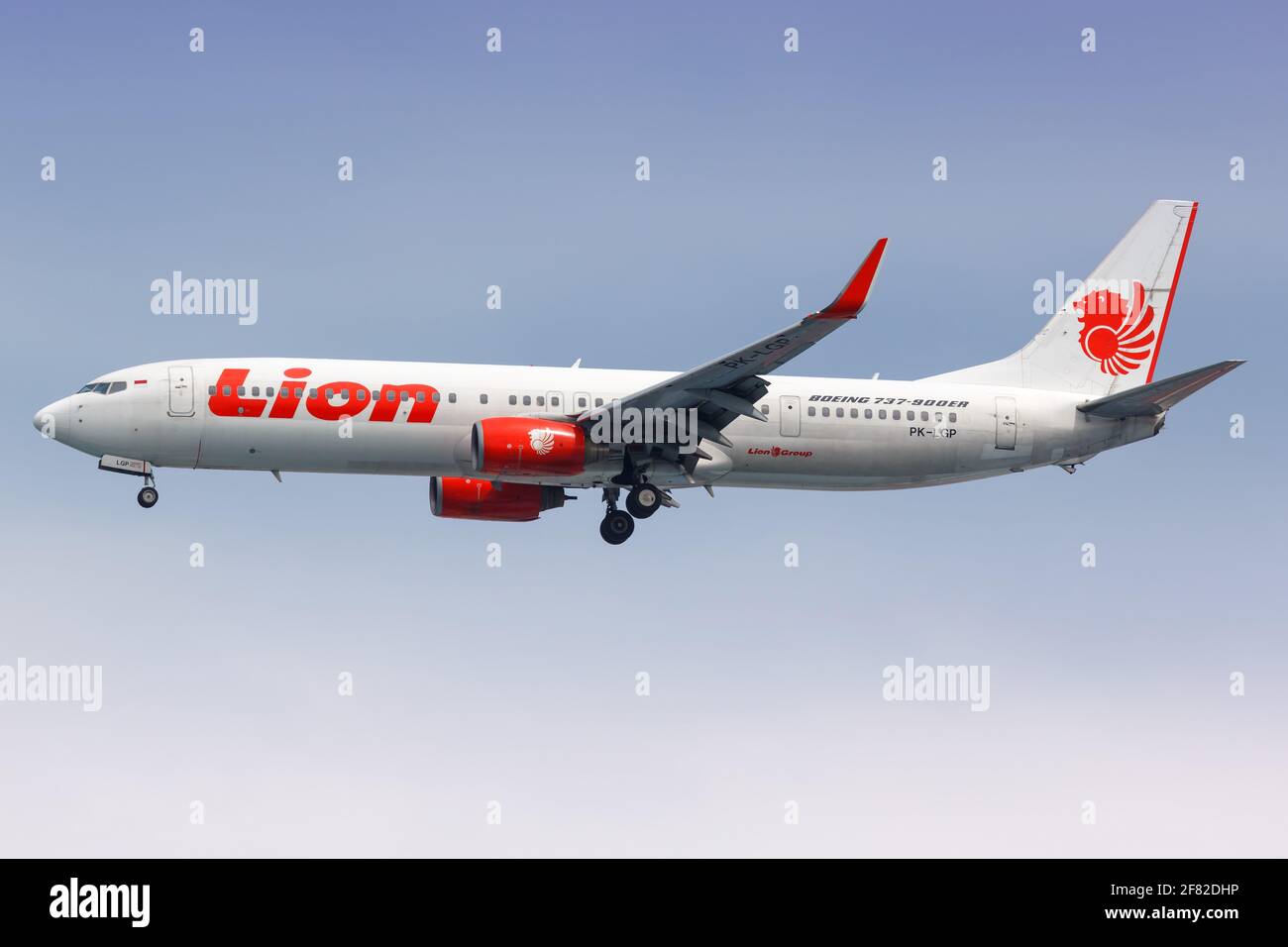 Jakarta, Indonesien – 26. Januar 2018: Lion Airlines Boeing 737-900 am Flughafen Jakarta (CGK) in Indonesien. Boeing ist ein Flugzeughersteller mit Sitz in Stockfoto