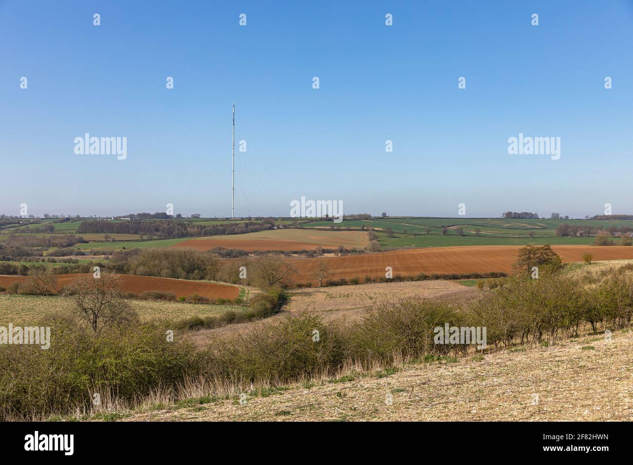 Blick auf die Sendestation Belmont in der Landschaft der Lincolnshire Wolds, Donington auf Bain, Lincolnshire, England Stockfoto