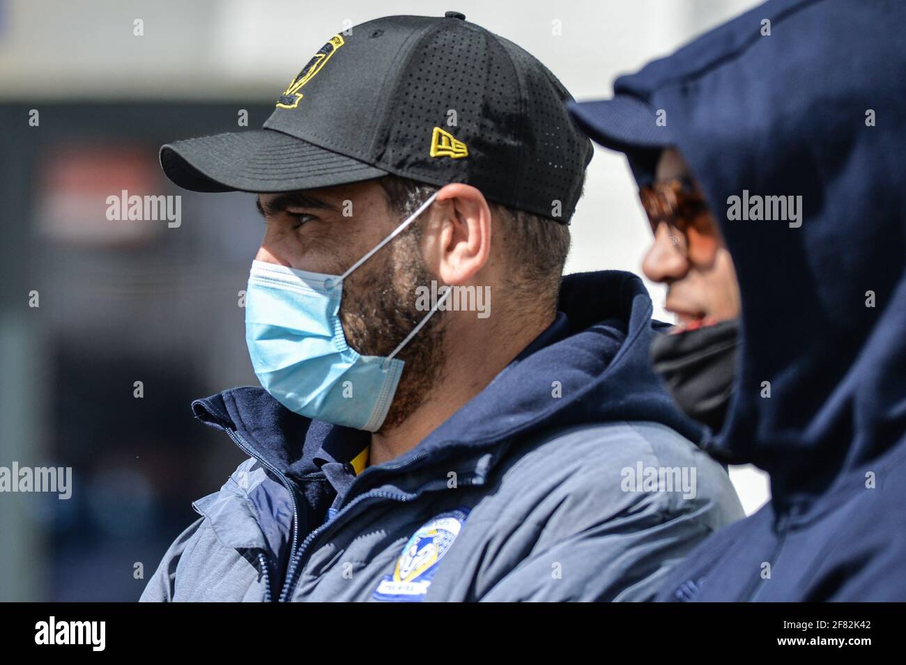 Sale, England - 11. April 2021 - die australische Rugby-League-Legende Greg Inglis (3) von Warrington Wolves Uhren vor der Rugby League Betfred Challenge Cup Runde 3 Swinton Lions vs Warrington Wolves im Heywood Road Stadium, Sale, Großbritannien Dean Williams/Alamy Live News Stockfoto