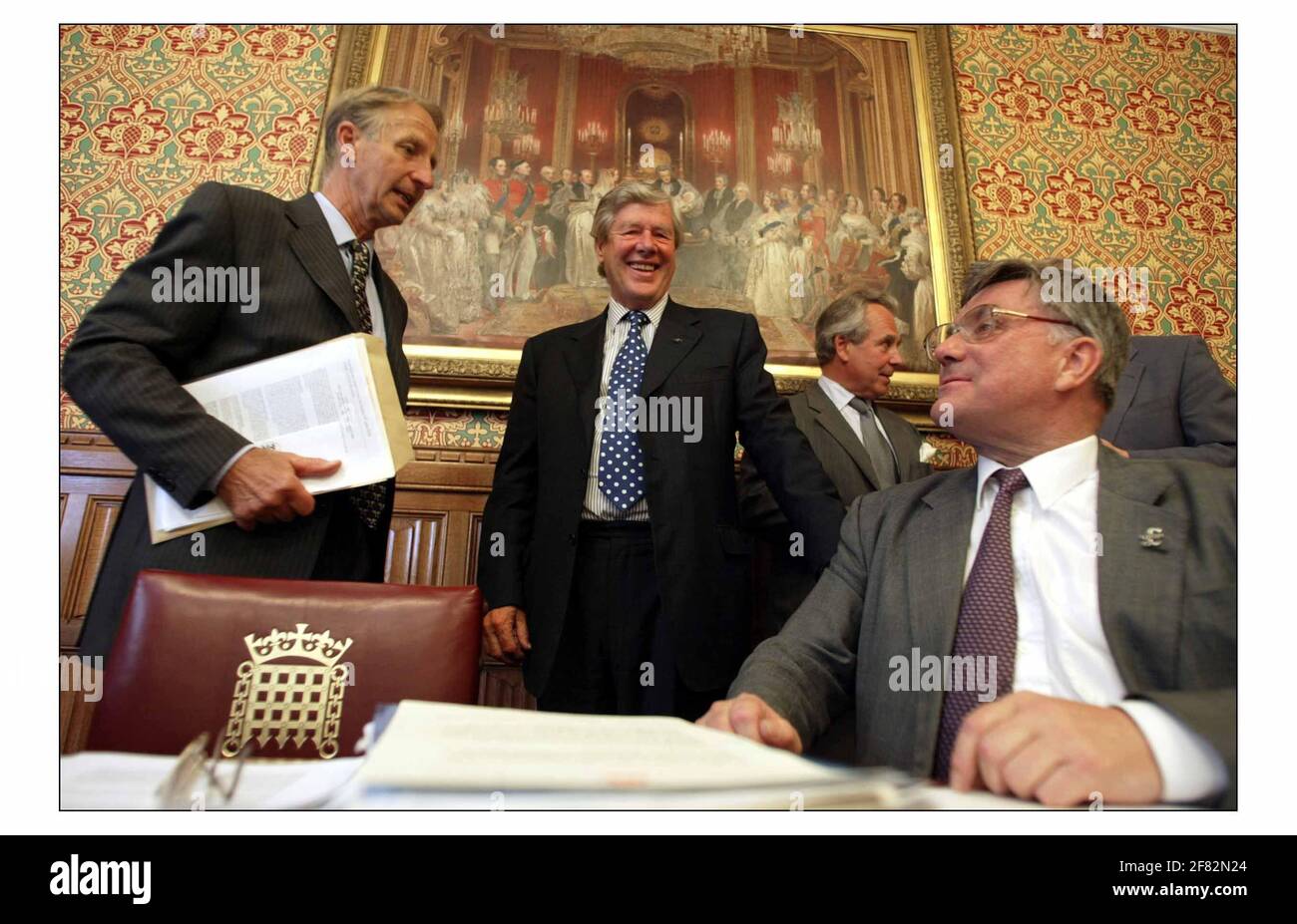 (Links zu rt.) Konservativ- Lord Willoughby de Brooke, UKIP-Abgeordneter Jeffrey Titford , konservativer Lord Pearson von Rannoch und UKIP-Führer Roger Knapman bei einem Presseamt in westminster.pic David Sandison 9/6/2004 Stockfoto