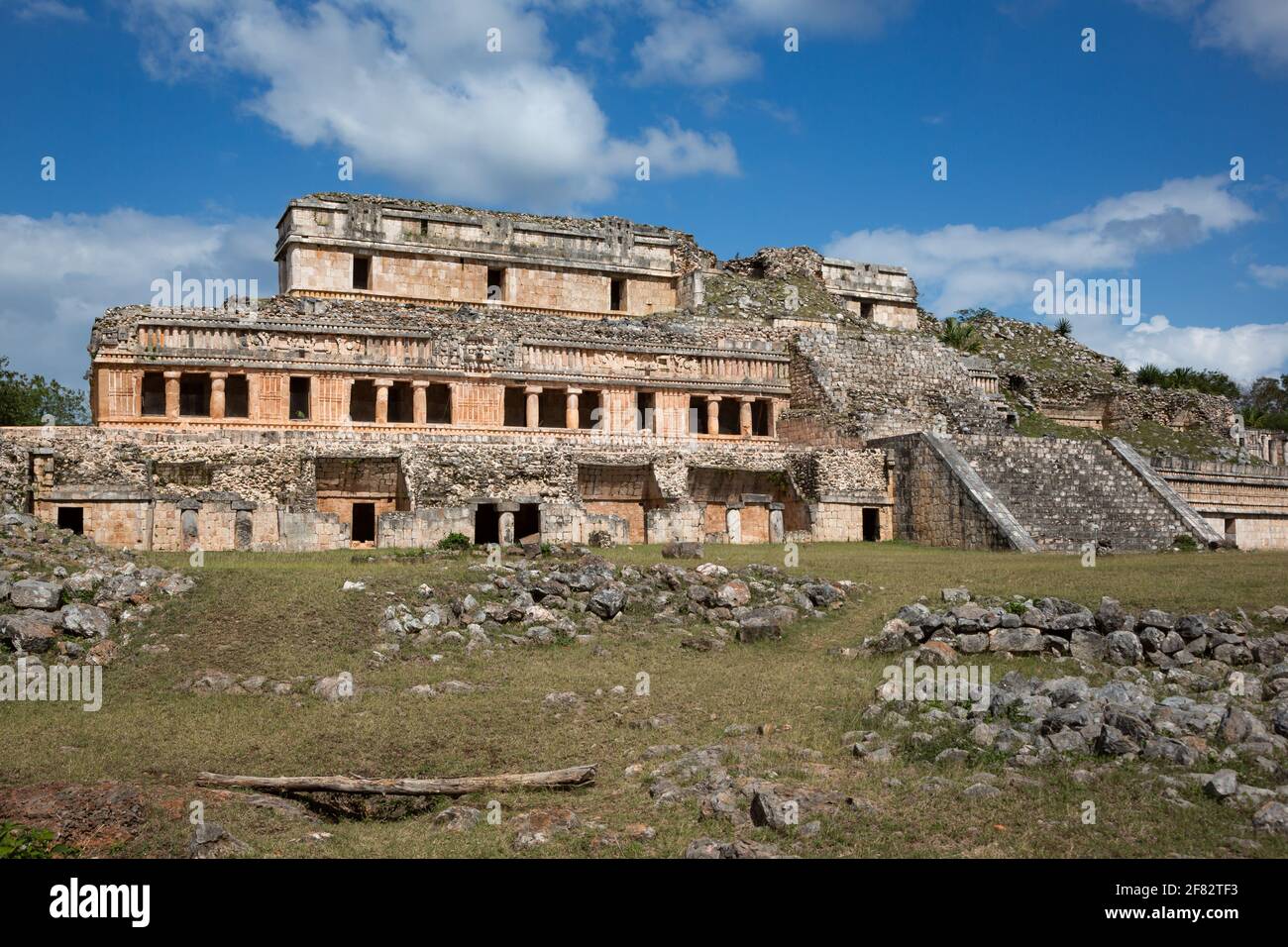 Großer Palast von Sayil, eine Maya-Ruinen-Stätte in Yucatan, Mexiko Stockfoto